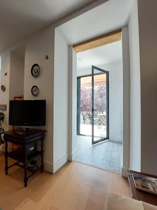 Apartment With Private Garden - Central Location Lisboa